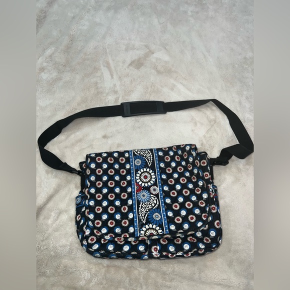 Vera Bradley Handbags - Vera Bradley messenger bag.